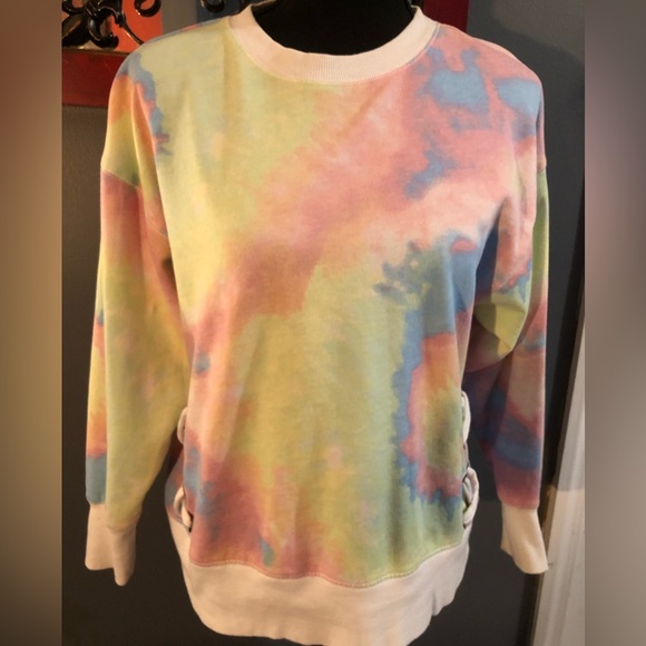 Secret Treasures Tie dye sweatshirt with tied sides. - Picture 2 of 9